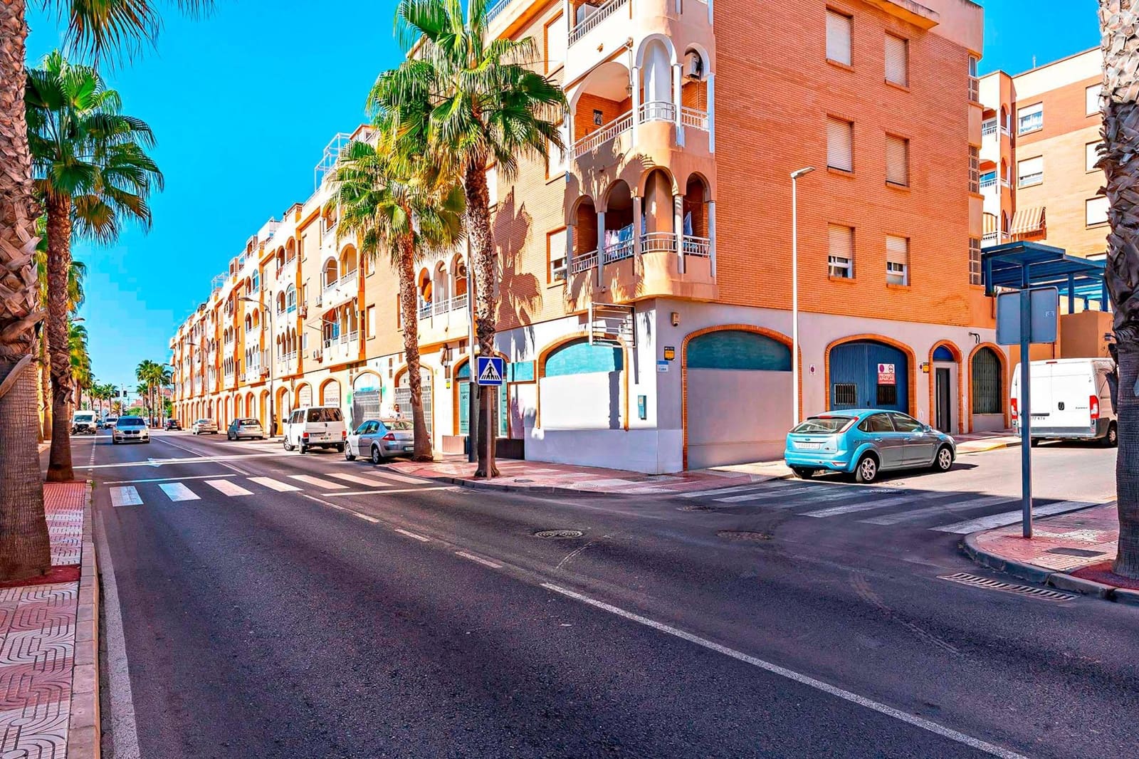 2 slaapkamer Flat te koop in Roquetas de Mar met zwembad garage - € 164.000 (Ref: 10089731)