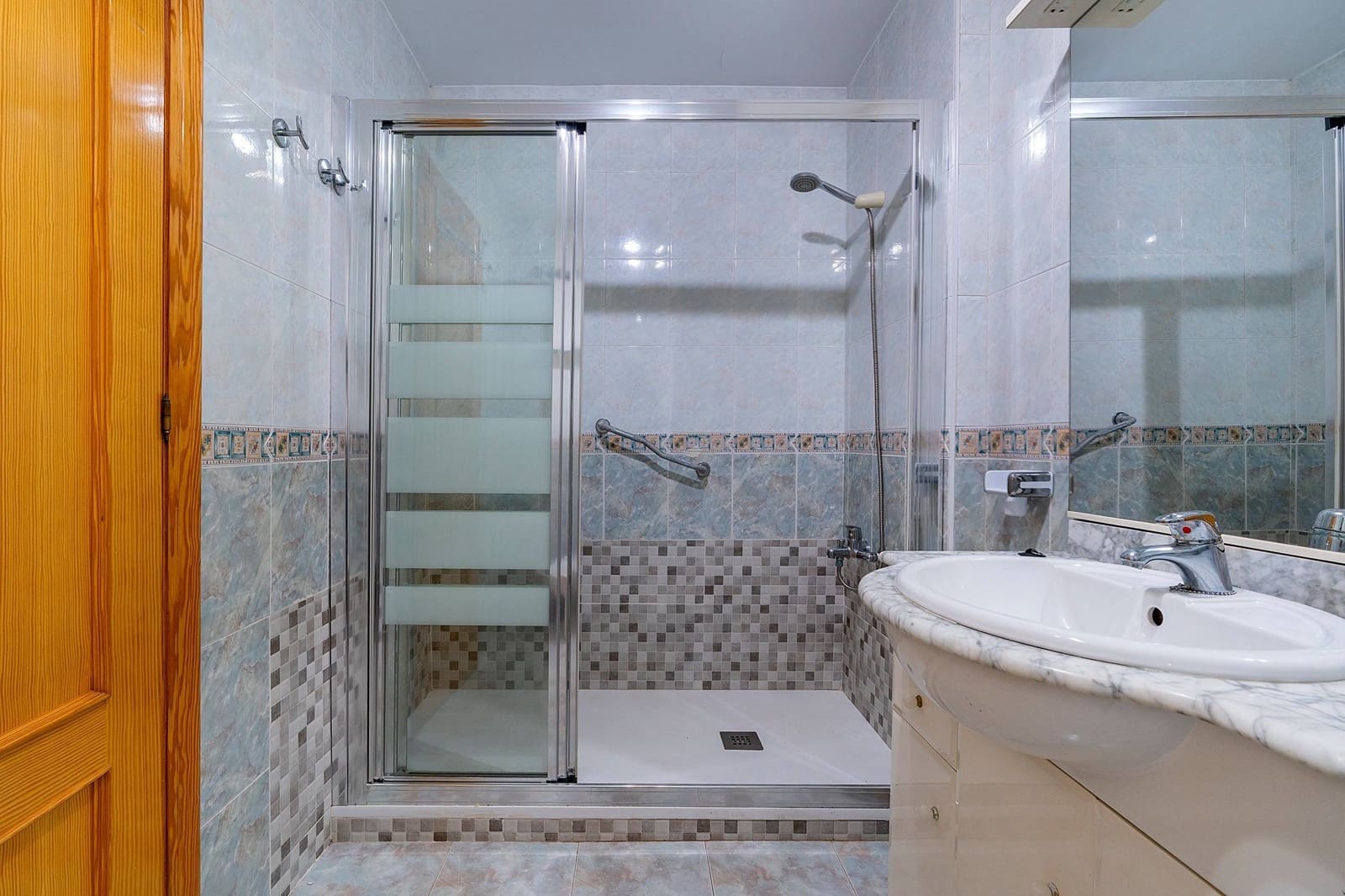 2 slaapkamer Flat te koop in Roquetas de Mar met zwembad garage - € 164.000 (Ref: 10089731)