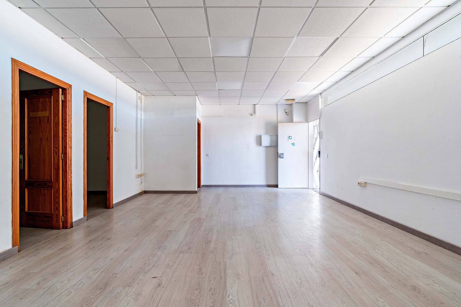 Office for rent in Almeria city - € 780 (Ref: 10094696)