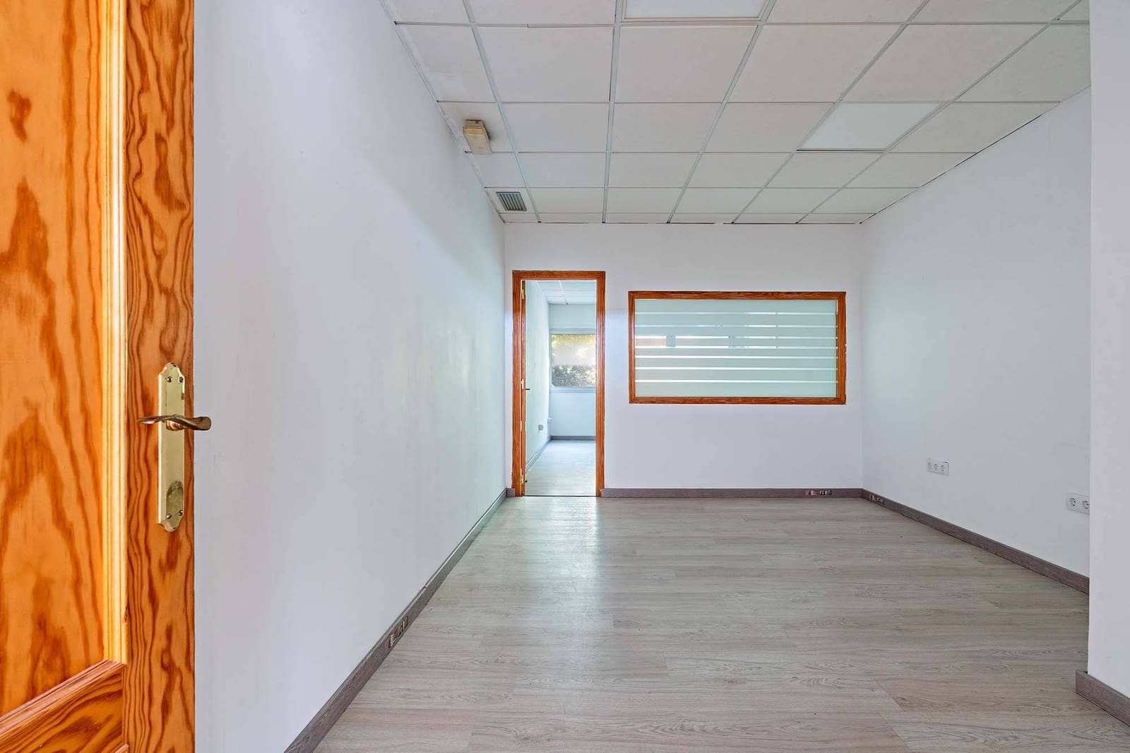 Office for rent in Almeria city - € 780 (Ref: 10094696)