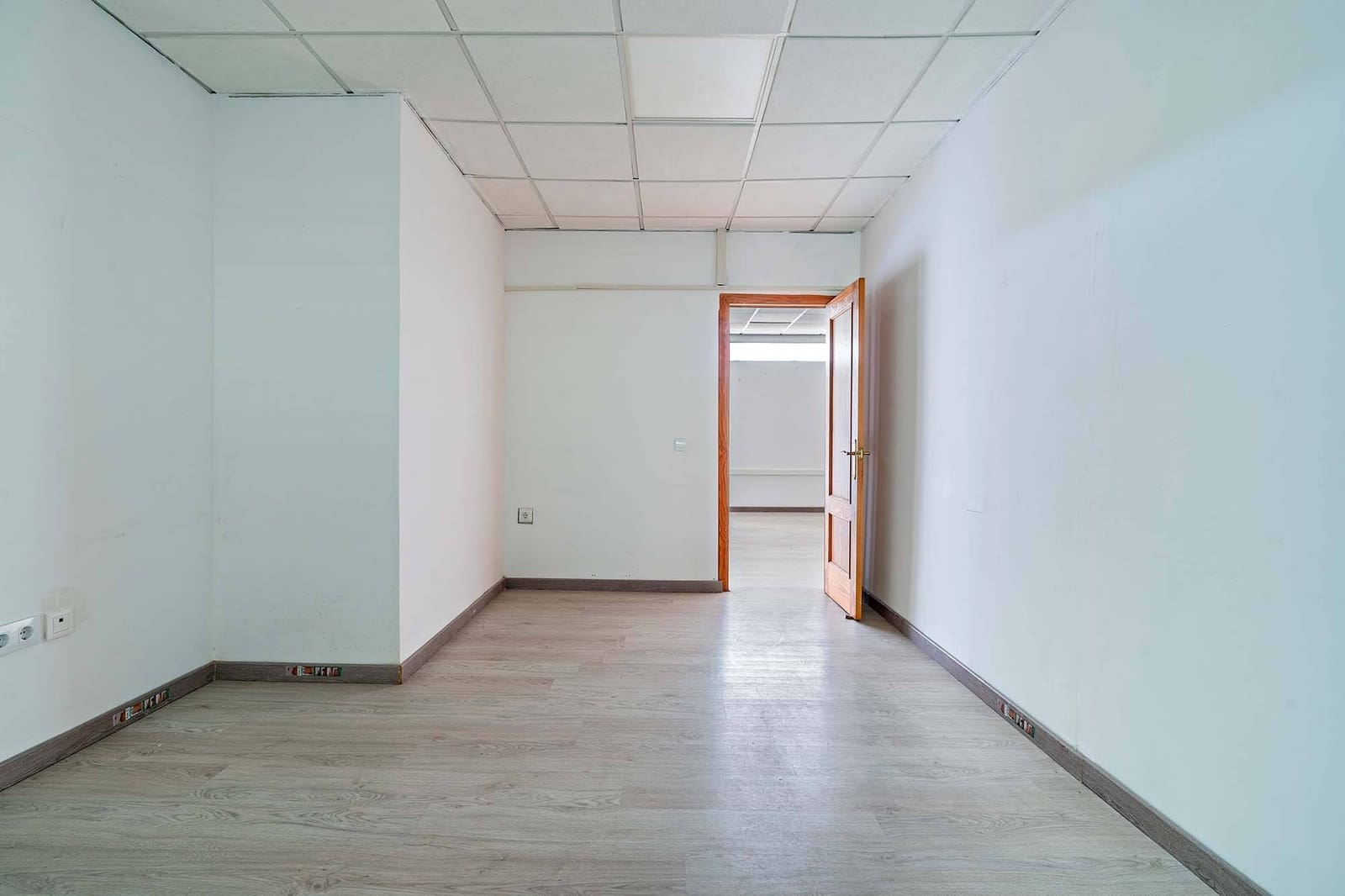Office for rent in Almeria city - € 780 (Ref: 10094696)