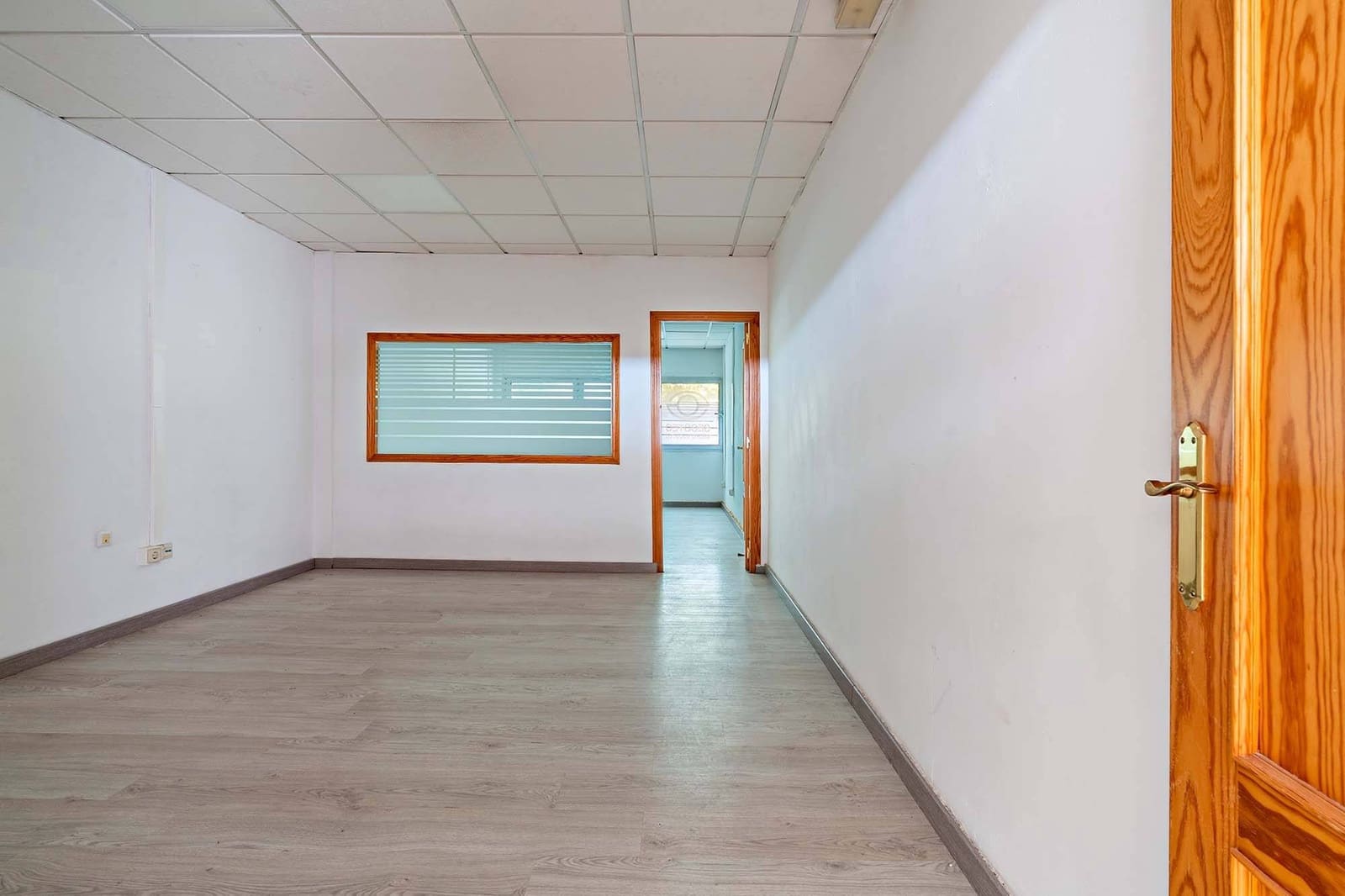 Office for rent in Almeria city - € 780 (Ref: 10094696)