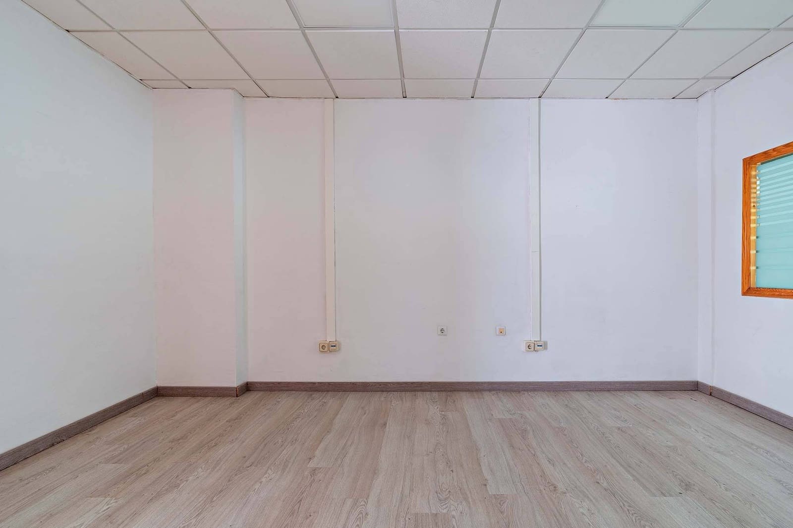 Office for rent in Almeria city - € 780 (Ref: 10094696)