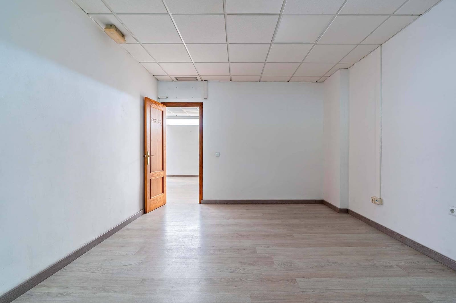 Office for rent in Almeria city - € 780 (Ref: 10094696)