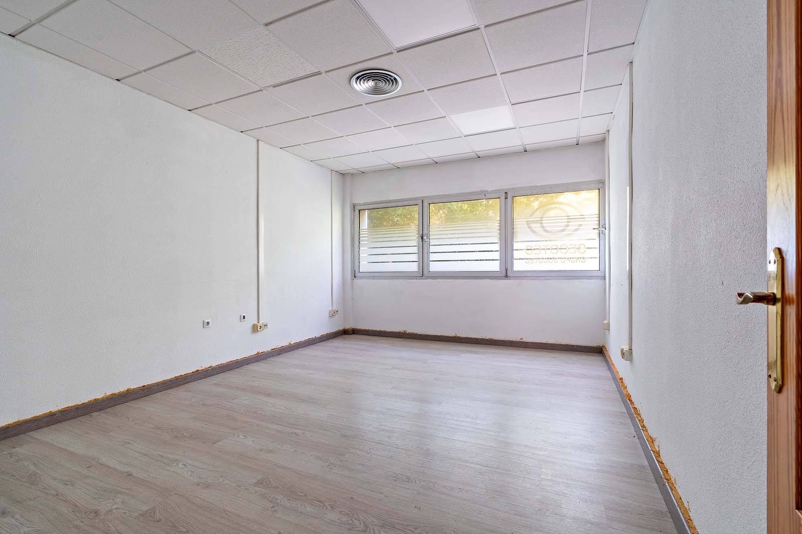 Office for rent in Almeria city - € 780 (Ref: 10094696)