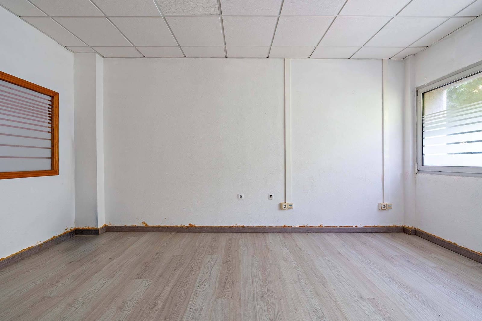 Office for rent in Almeria city - € 780 (Ref: 10094696)