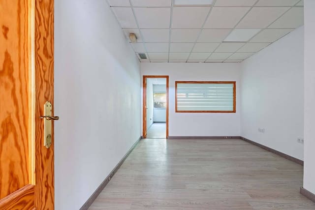 Office for rent in Almería city - € 780 (Ref: 10094696)