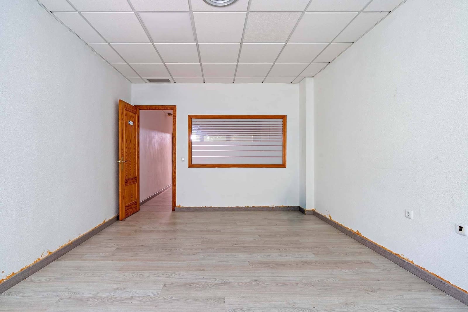 Office for rent in Almeria city - € 780 (Ref: 10094696)