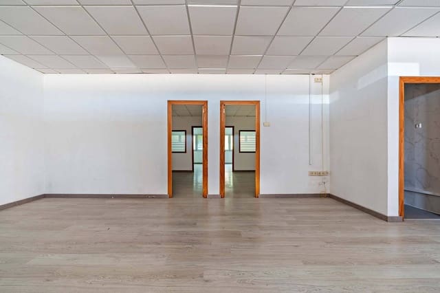 Office for rent in Almería city - € 780 (Ref: 10094696)