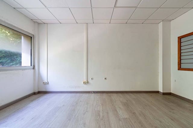 Office for rent in Almería city - € 780 (Ref: 10094696)