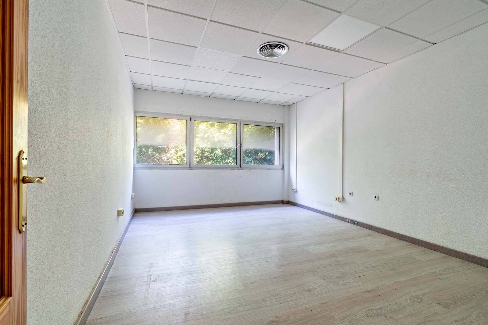 Office for rent in Almeria city - € 780 (Ref: 10094696)