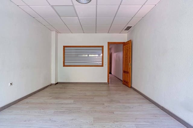 Office for rent in Almería city - € 780 (Ref: 10094696)