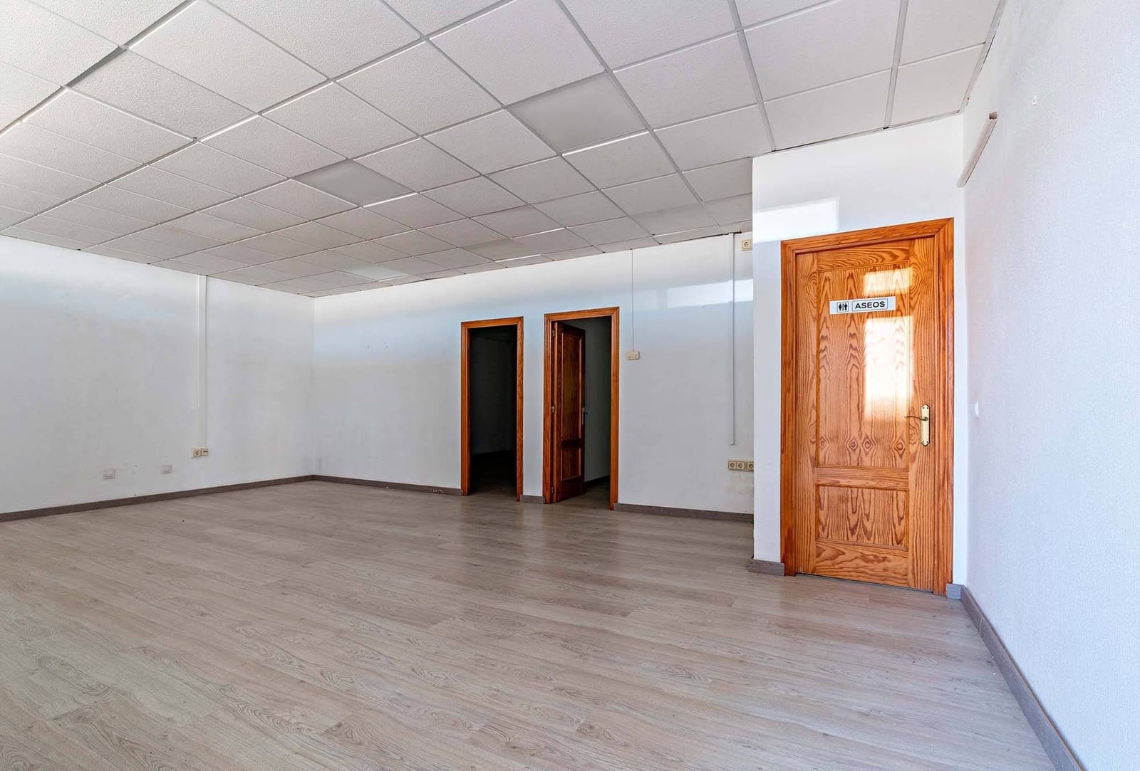 Office for rent in Almeria city - € 780 (Ref: 10094696)