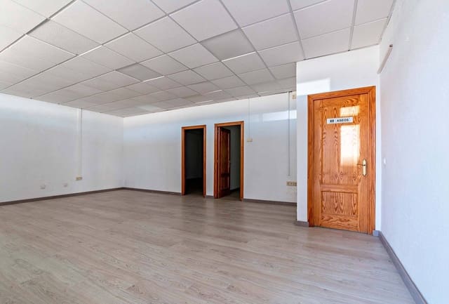 Office for rent in Almería city - € 780 (Ref: 10094696)