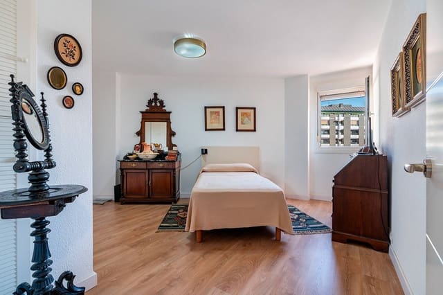 3 slaapkamer Flat te koop in Almería stad met garage - € 380.000 (Ref: 10098435)