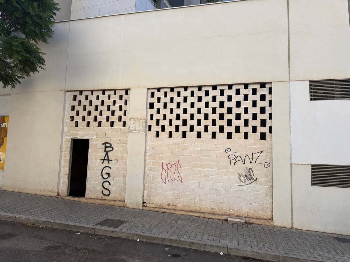 Local Comercial en Almería ciudad en alquiler - 600 € (Ref: 10109699)