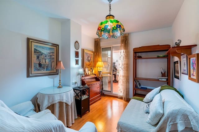 2 soveværelse Lejlighed til salg i Centro, Almería by med garage - € 350.000 (Ref: 10115887)