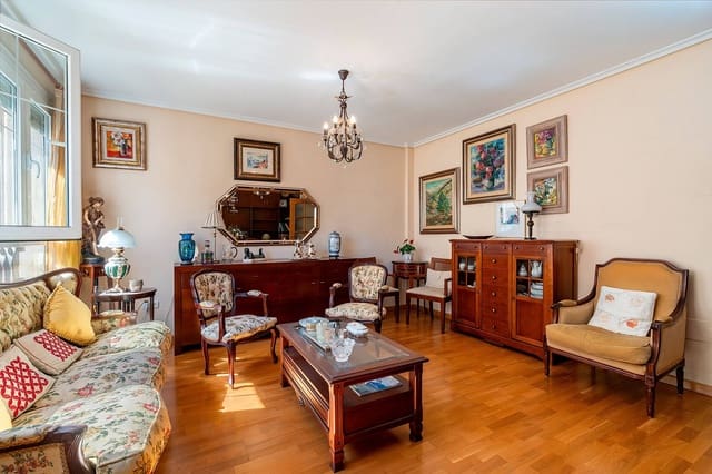 2 soveværelse Lejlighed til salg i Centro, Almería by med garage - € 350.000 (Ref: 10115887)