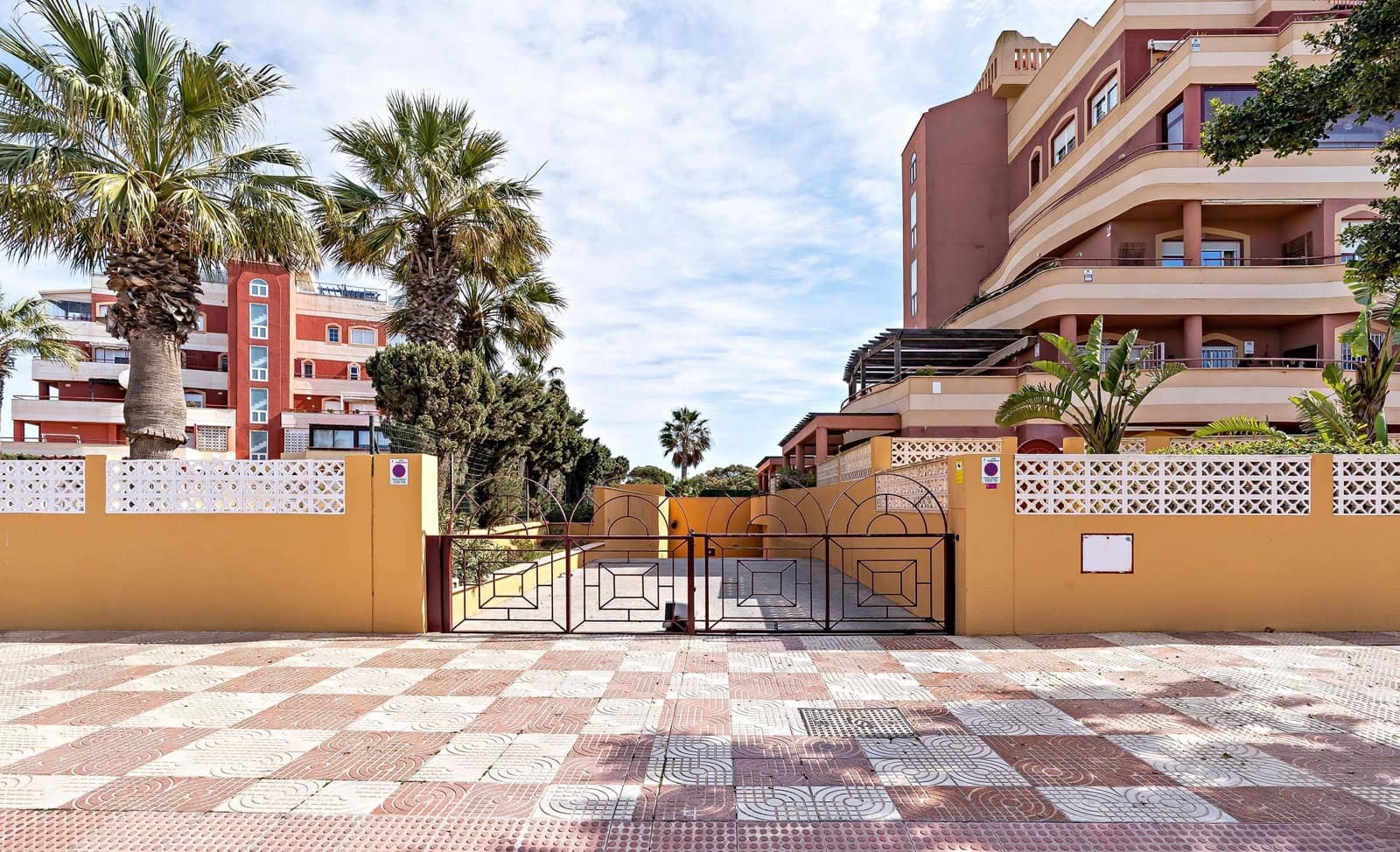 2 quarto Apartamento para arrendar em Roquetas de Mar com piscina garagem - 765 € (Ref: 10120226)