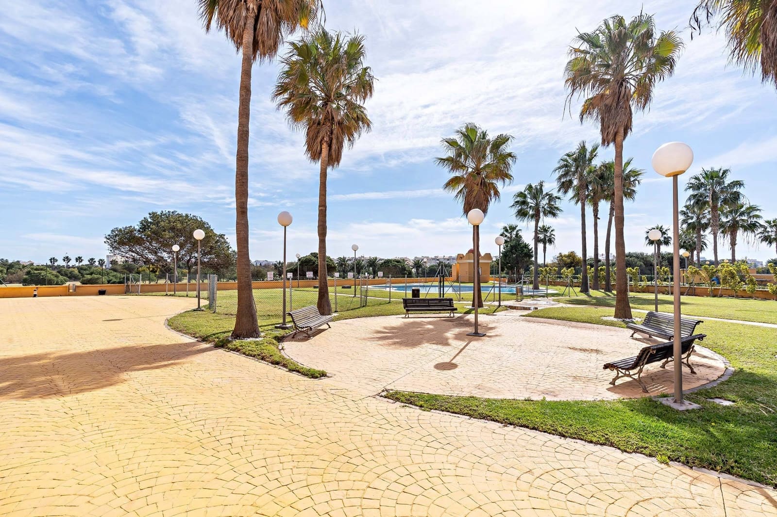 2 quarto Apartamento para arrendar em Roquetas de Mar com piscina garagem - 765 € (Ref: 10120226)