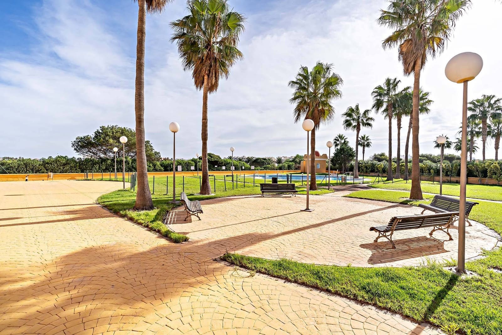 2 quarto Apartamento para arrendar em Roquetas de Mar com piscina garagem - 765 € (Ref: 10120226)