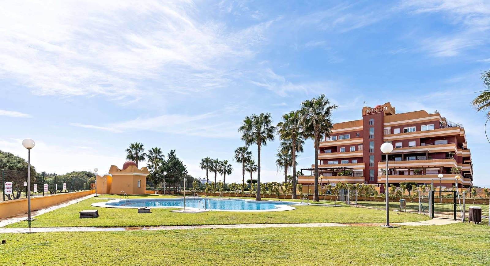 2 quarto Apartamento para arrendar em Roquetas de Mar com piscina garagem - 765 € (Ref: 10120226)