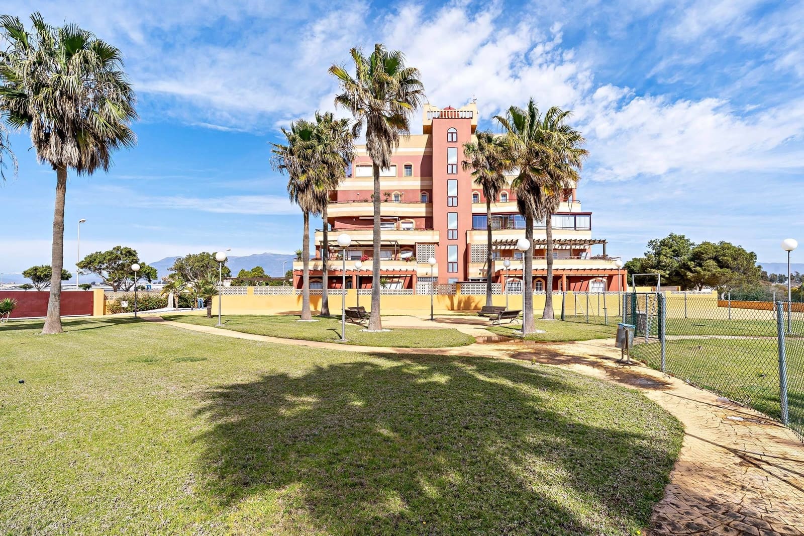 2 quarto Apartamento para arrendar em Roquetas de Mar com piscina garagem - 765 € (Ref: 10120226)