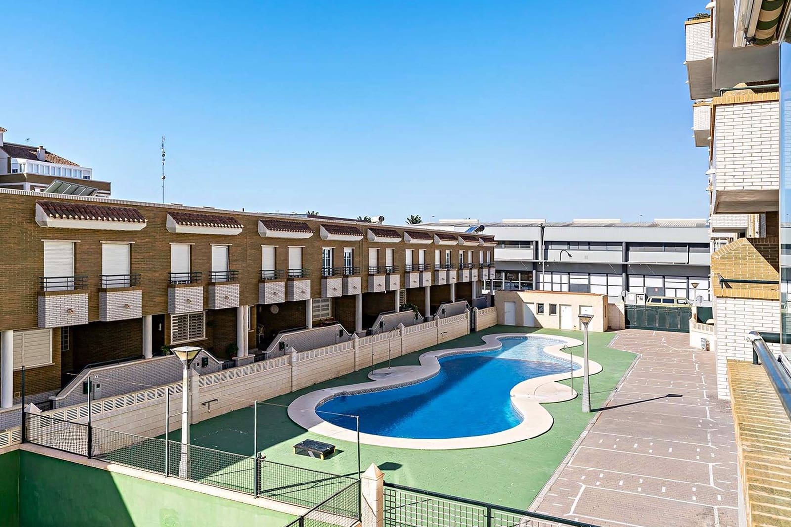 3 soveværelse Rækkehus til leje i Roquetas de Mar med swimmingpool garage - € 1.300 (Ref: 10147147)