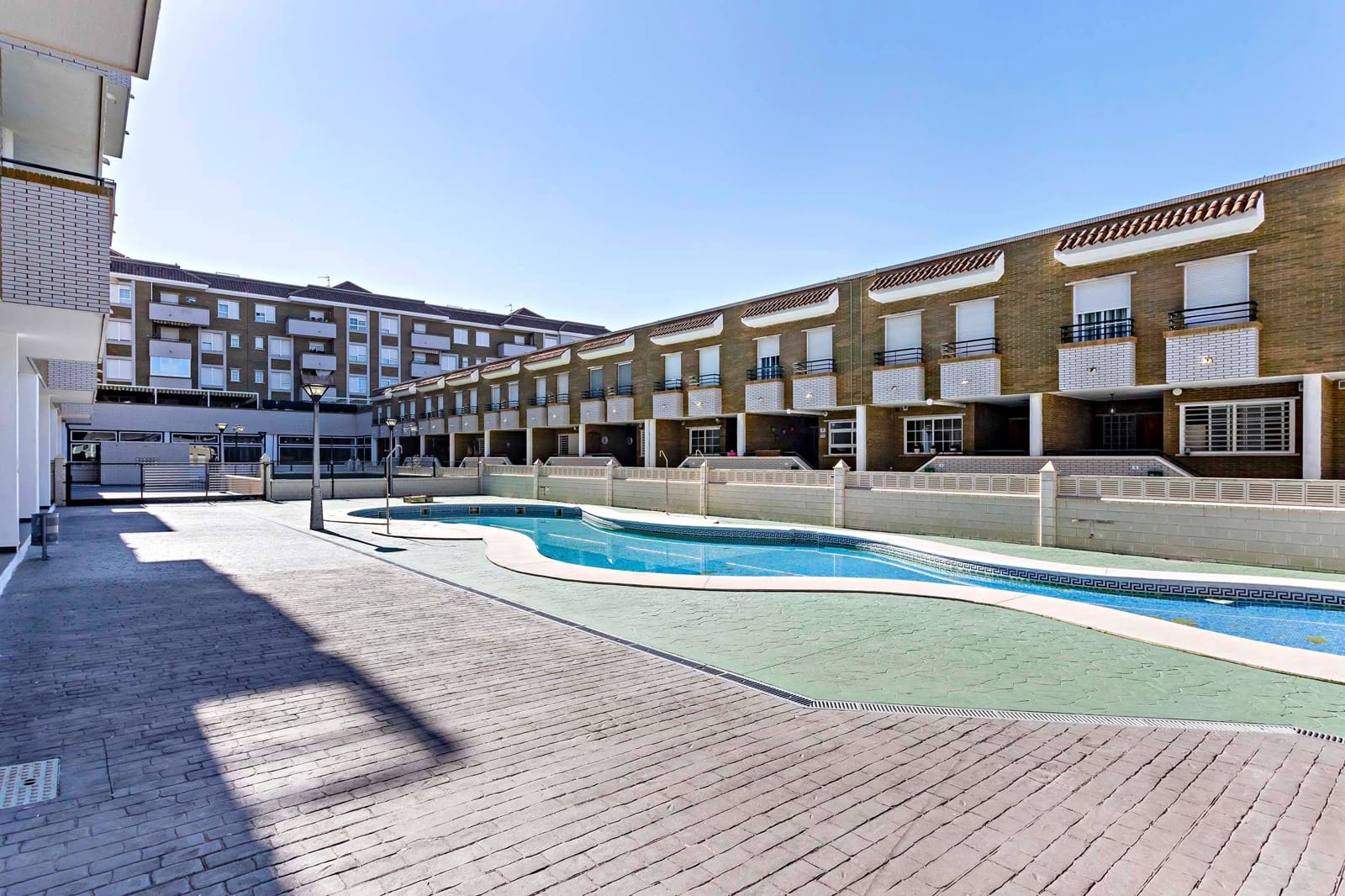 3 soveværelse Rækkehus til leje i Roquetas de Mar med swimmingpool garage - € 1.300 (Ref: 10147147)