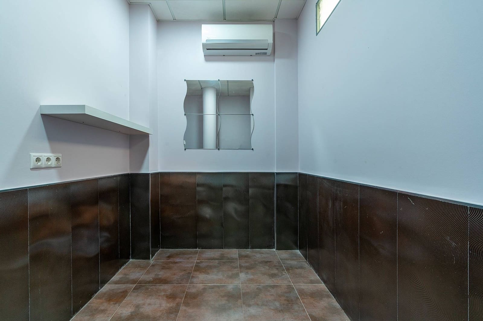 Commerciale da affittare in Retamar - 700 € (Rif: 10180634)