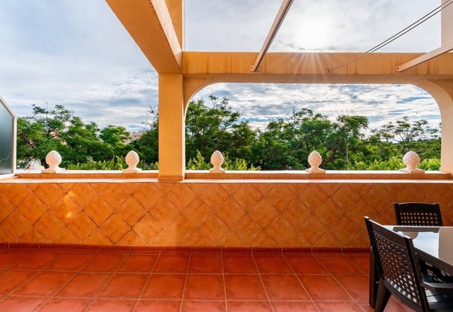 Piso de 4 habitaciones en El Ejido en venta - 190.000 € (Ref: 10180635)