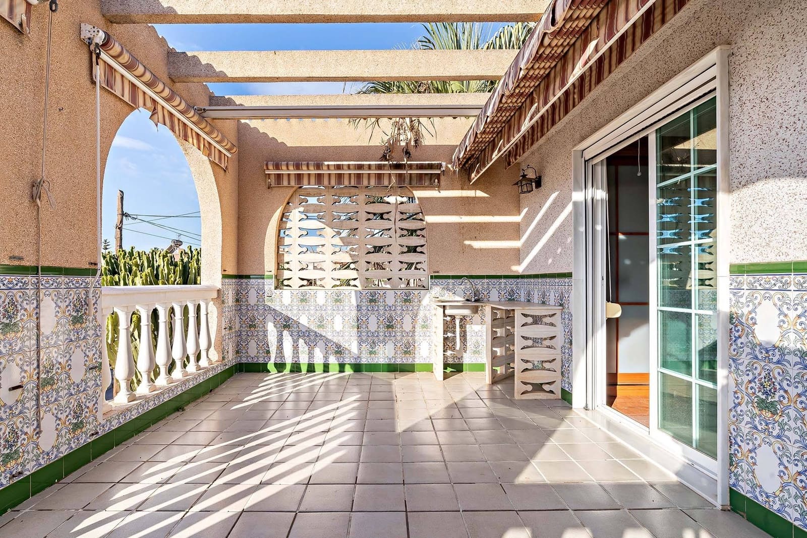 5 bedroom Villa for sale in Aguadulce (Almeria) with pool garage - € 420,000 (Ref: 8099801)