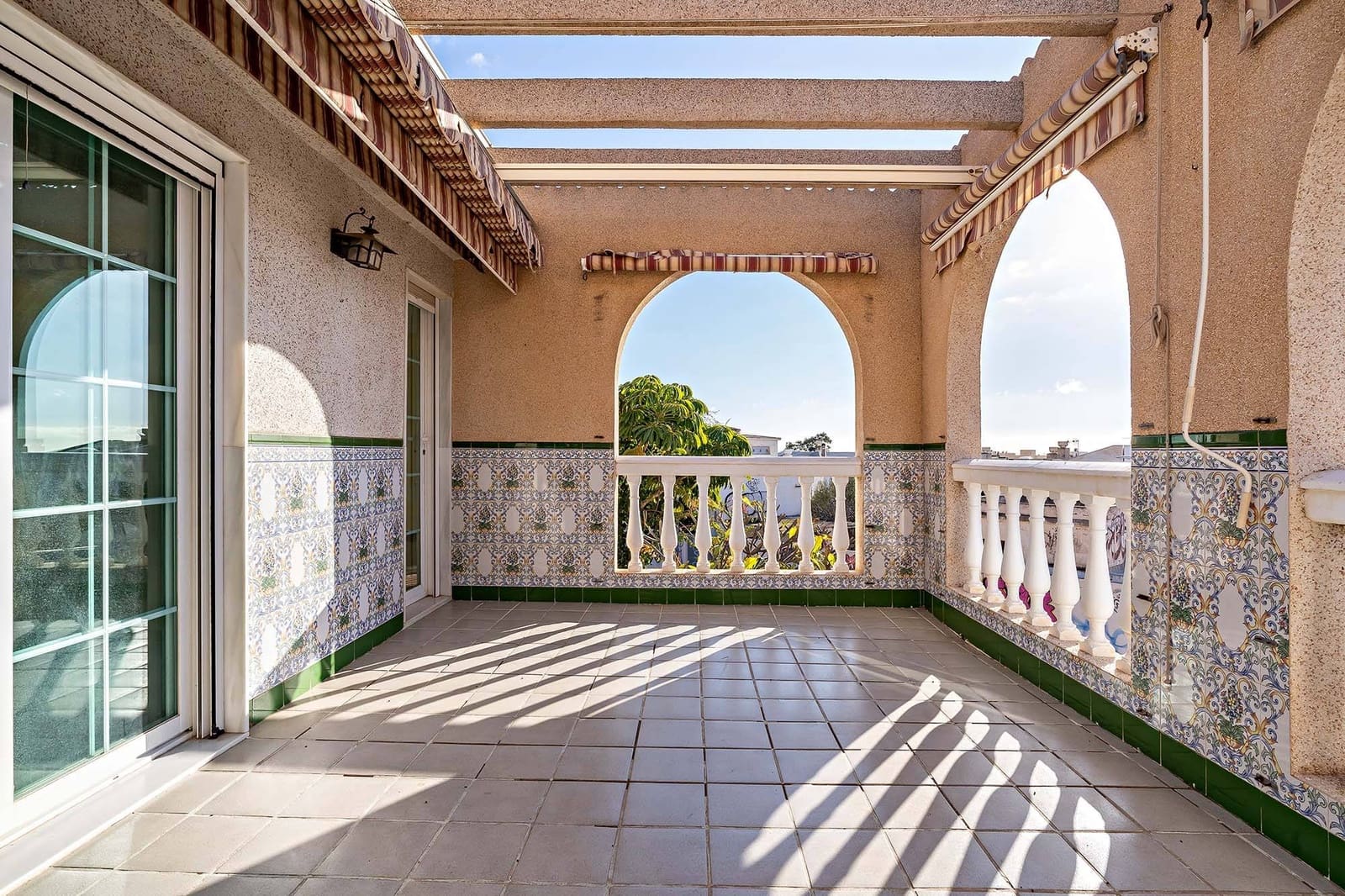 5 bedroom Villa for sale in Aguadulce (Almeria) with pool garage - € 420,000 (Ref: 8099801)