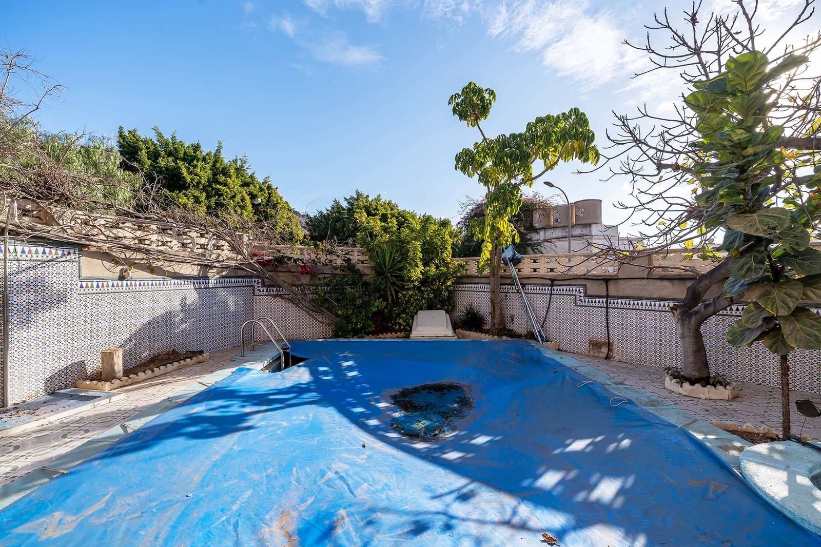 5 bedroom Villa for sale in Aguadulce (Almeria) with pool garage - € 420,000 (Ref: 8099801)