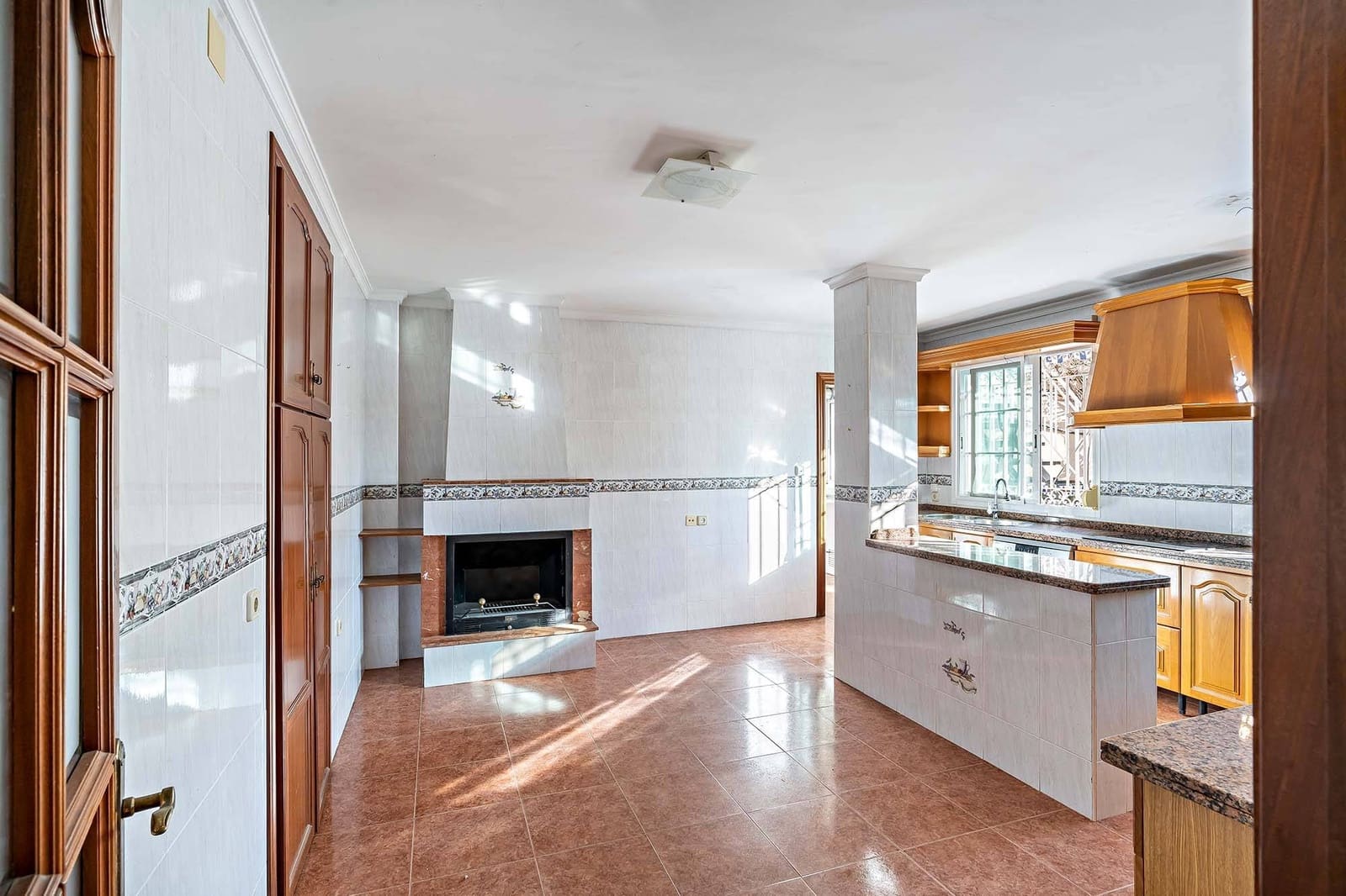 5 bedroom Villa for sale in Aguadulce (Almeria) with pool garage - € 420,000 (Ref: 8099801)