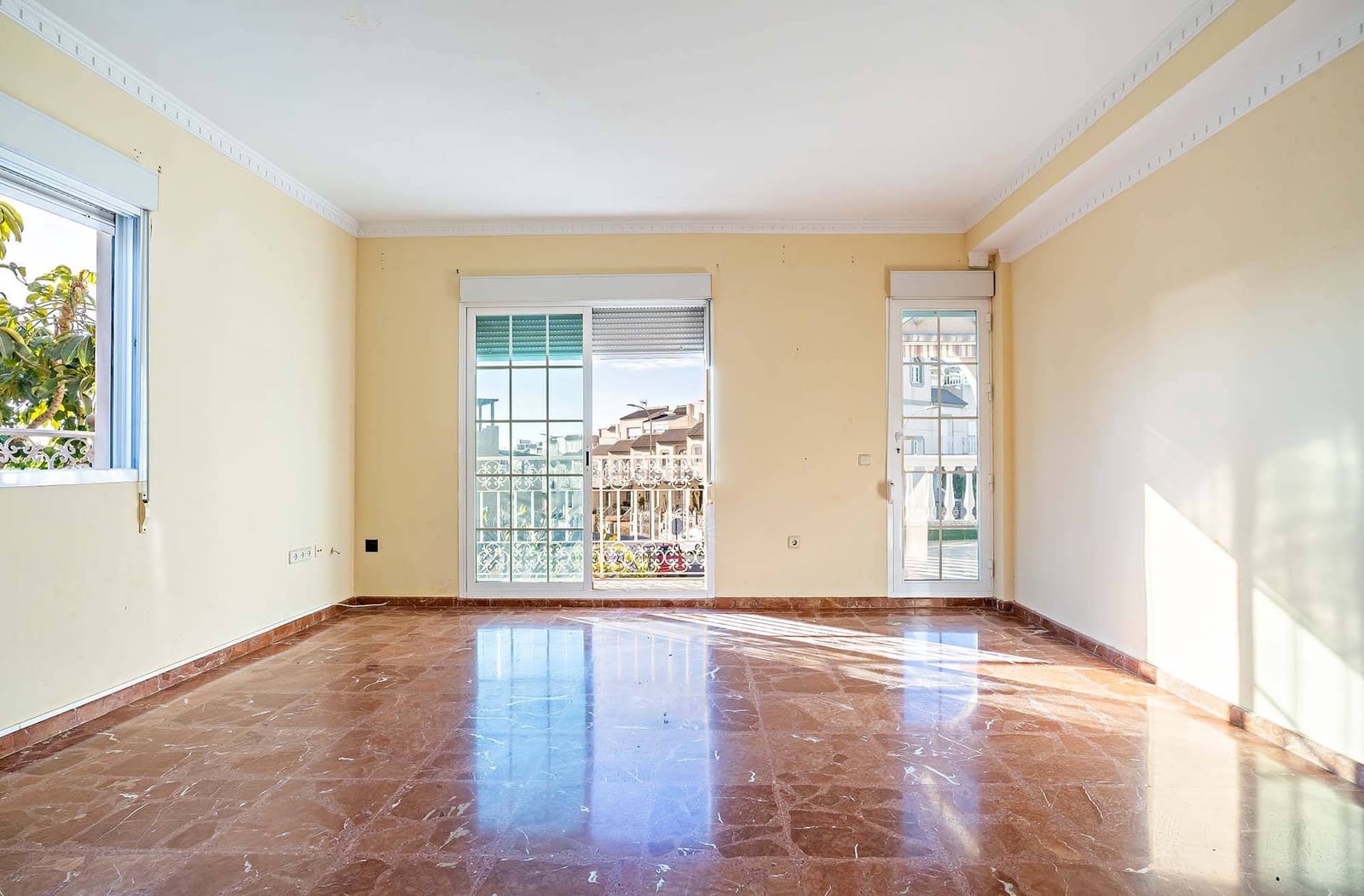 5 bedroom Villa for sale in Aguadulce (Almeria) with pool garage - € 420,000 (Ref: 8099801)