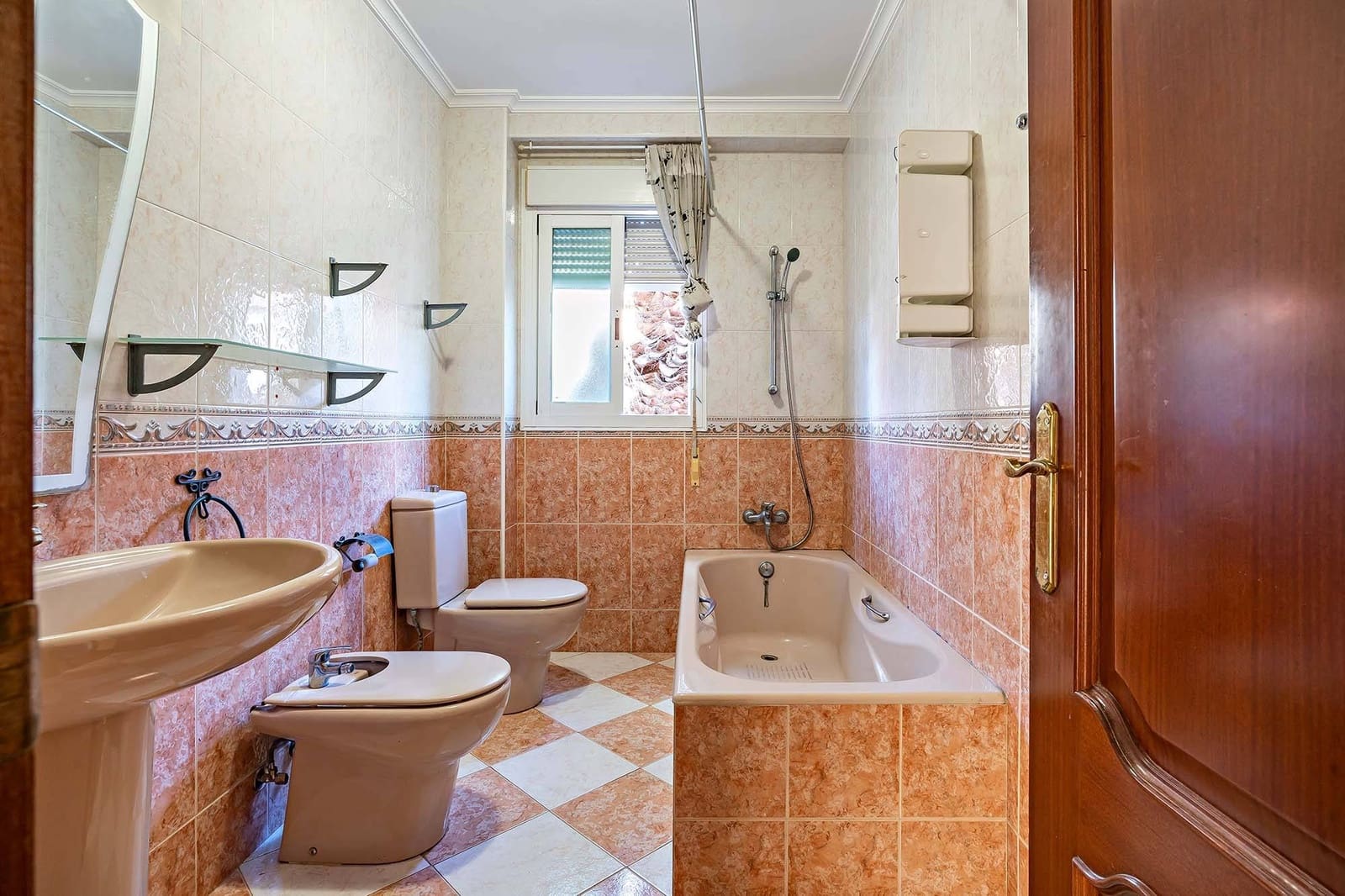 5 bedroom Villa for sale in Aguadulce (Almeria) with pool garage - € 420,000 (Ref: 8099801)