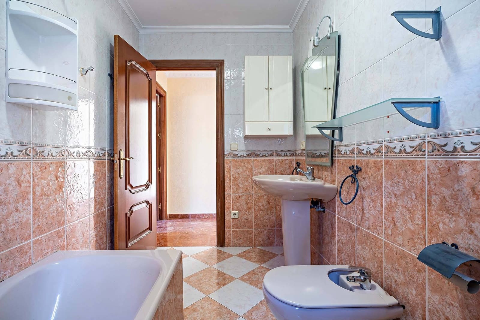 5 bedroom Villa for sale in Aguadulce (Almeria) with pool garage - € 420,000 (Ref: 8099801)