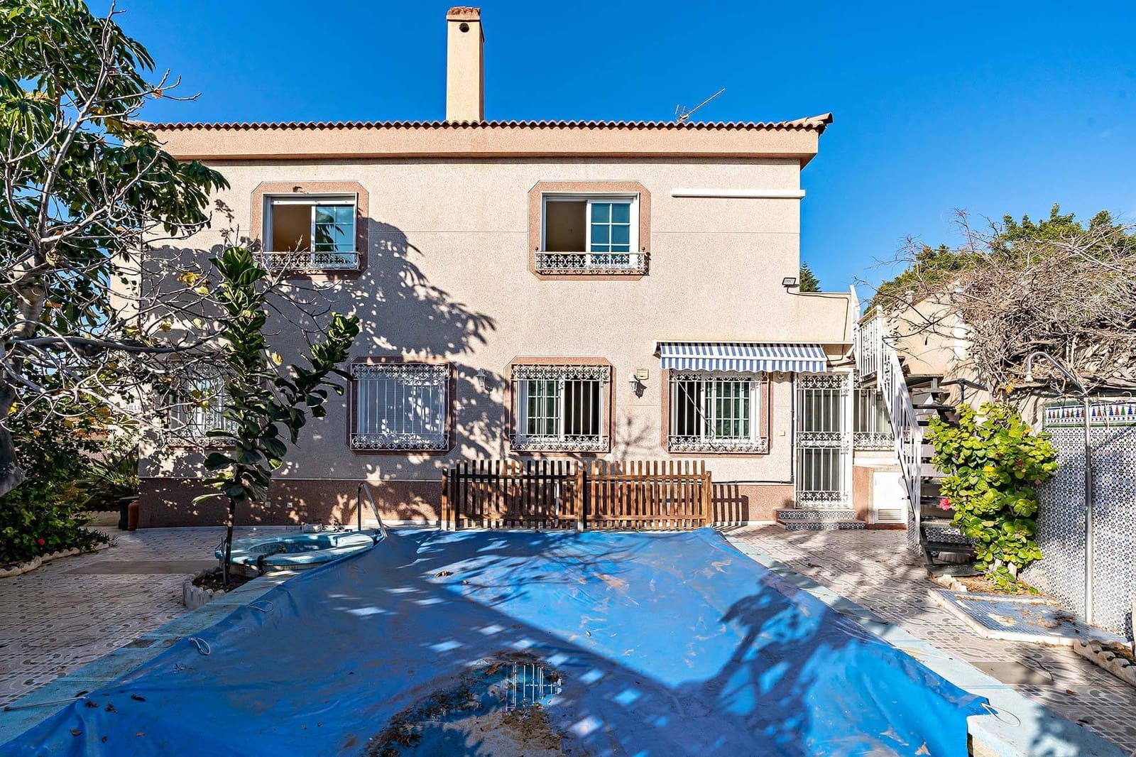 5 bedroom Villa for sale in Aguadulce (Almeria) with pool garage - € 420,000 (Ref: 8099801)