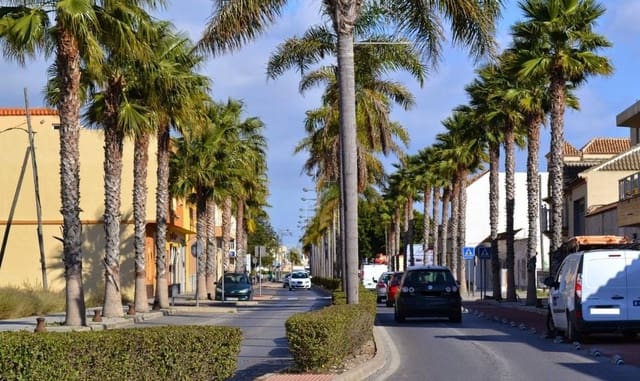 Kaupallinen myytävänä paikassa Roquetas de Mar - 70 000 € (Ref: 8131202)