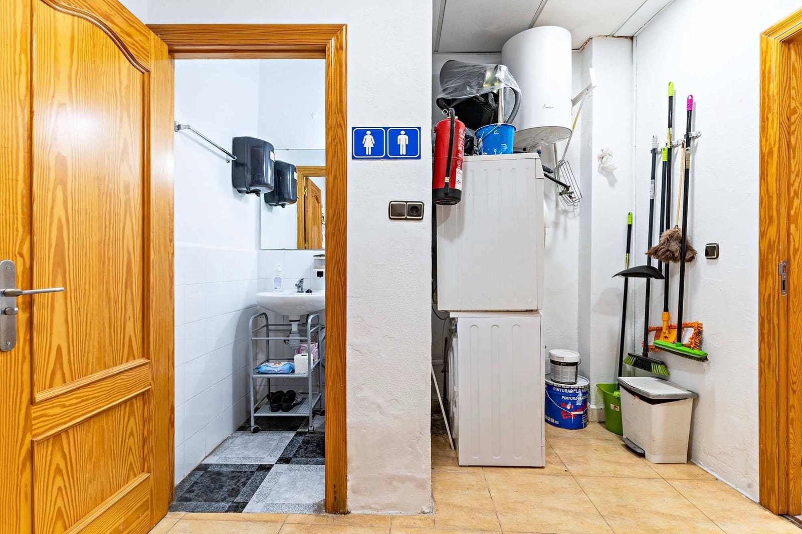 2 soverom Kommersiell til salgs i Almeria by - € 90 000 (Ref: 8454941)