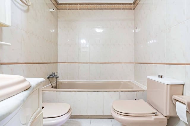 3 soveværelse Lejlighed til leje i Ciudad Jardín - Tagarete - El Zapillo, Almería by - € 850 (Ref: 8636444)