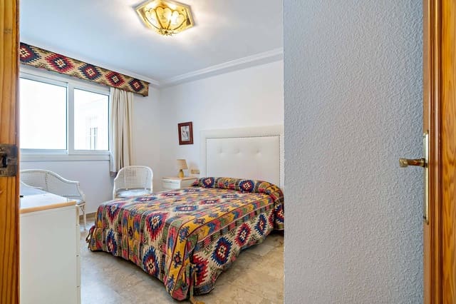 3 soveværelse Lejlighed til leje i Ciudad Jardín - Tagarete - El Zapillo, Almería by - € 850 (Ref: 8636444)