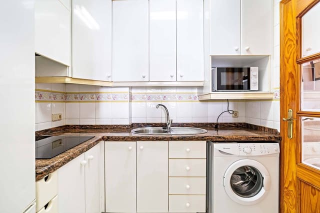 3 soveværelse Lejlighed til leje i Ciudad Jardín - Tagarete - El Zapillo, Almería by - € 850 (Ref: 8636444)