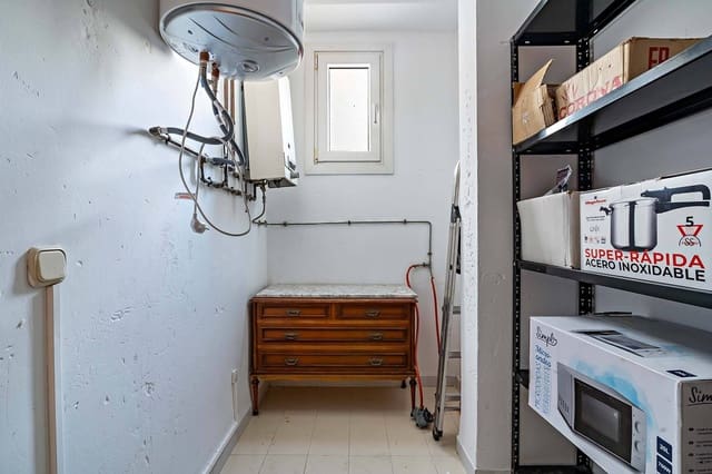 3 soveværelse Lejlighed til leje i Ciudad Jardín - Tagarete - El Zapillo, Almería by - € 850 (Ref: 8636444)