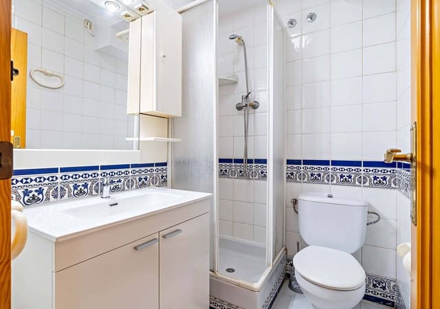 3 soveværelse Lejlighed til leje i Ciudad Jardín - Tagarete - El Zapillo, Almería by - € 850 (Ref: 8636444)