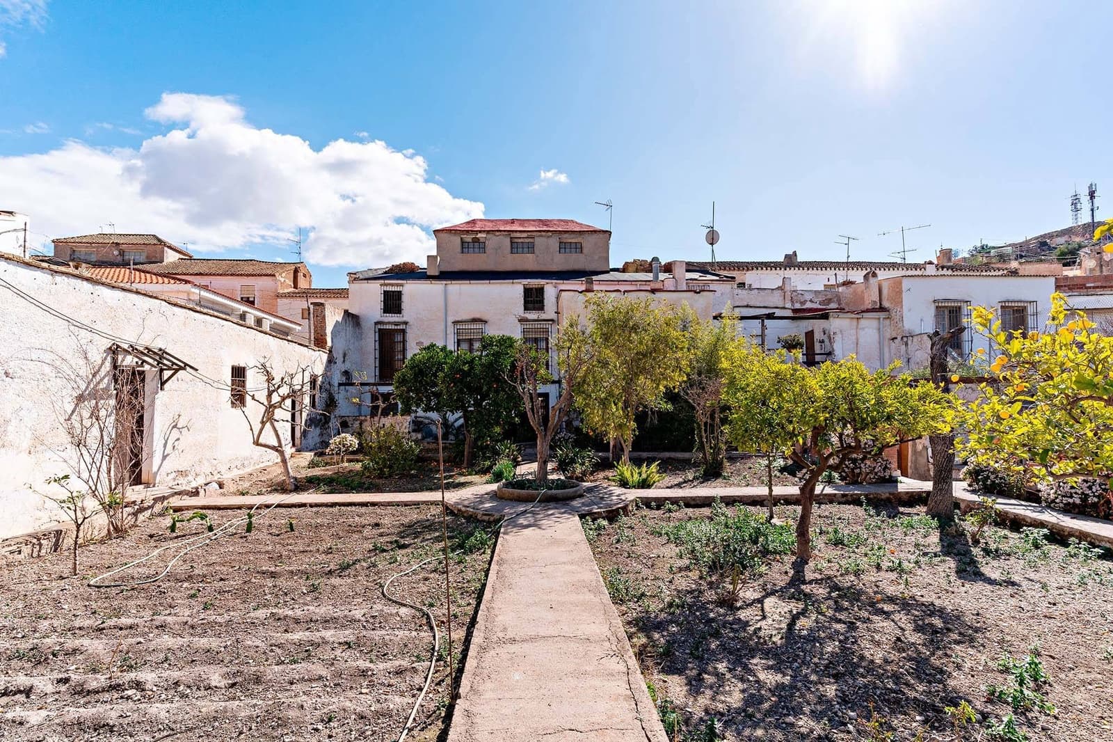 10 soveværelse Byhus til salg i Berja med garage - € 265.000 (Ref: 8789662)