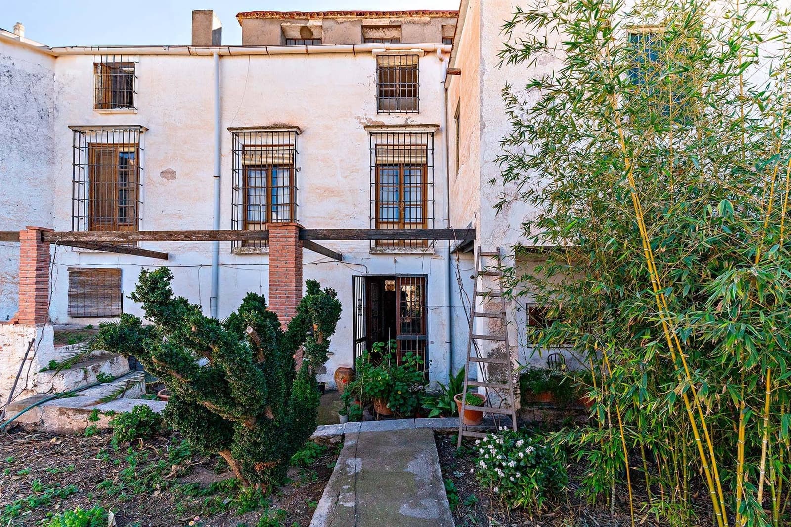 10 soveværelse Byhus til salg i Berja med garage - € 265.000 (Ref: 8789662)