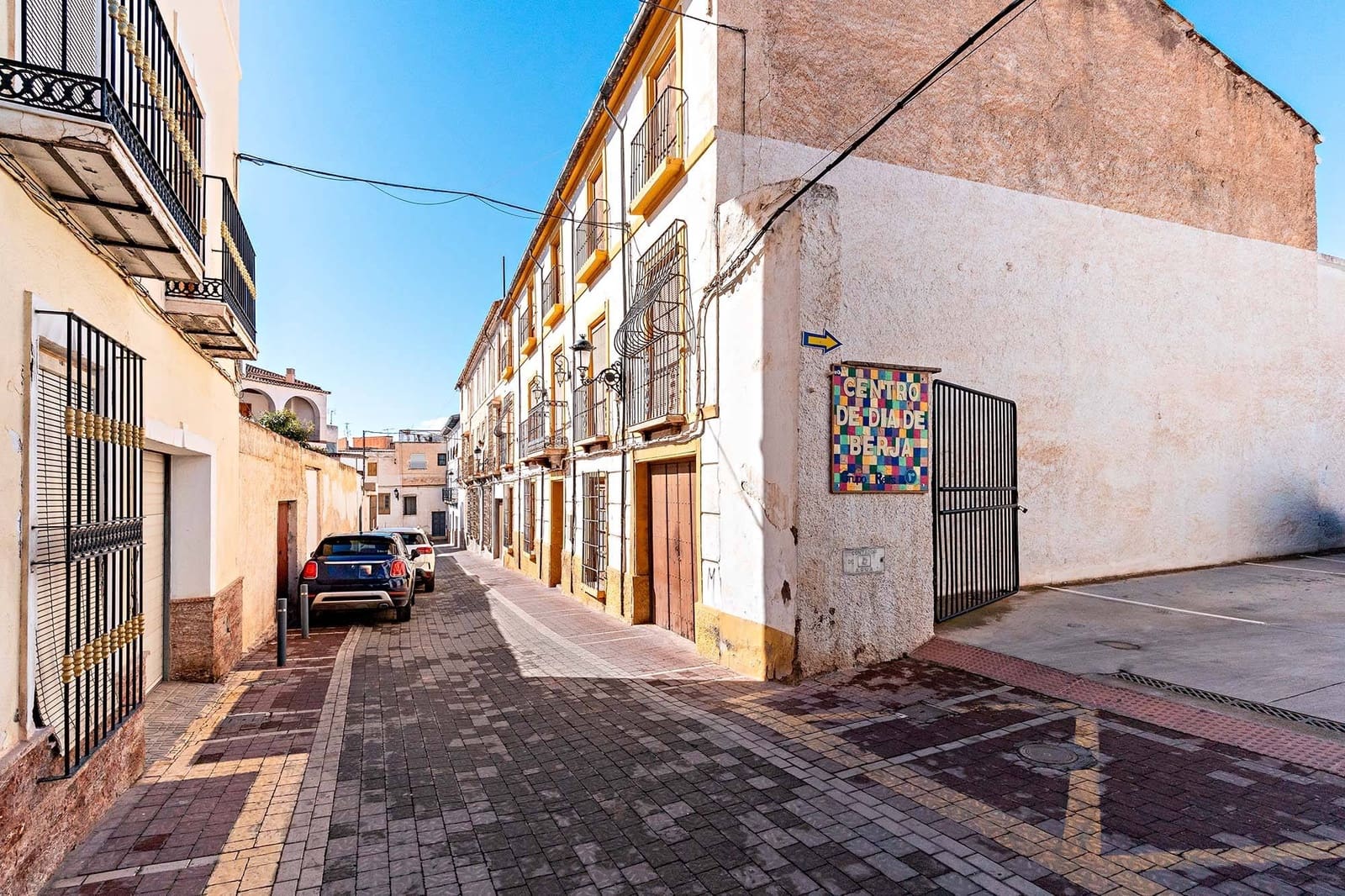 10 soveværelse Byhus til salg i Berja med garage - € 265.000 (Ref: 8789662)