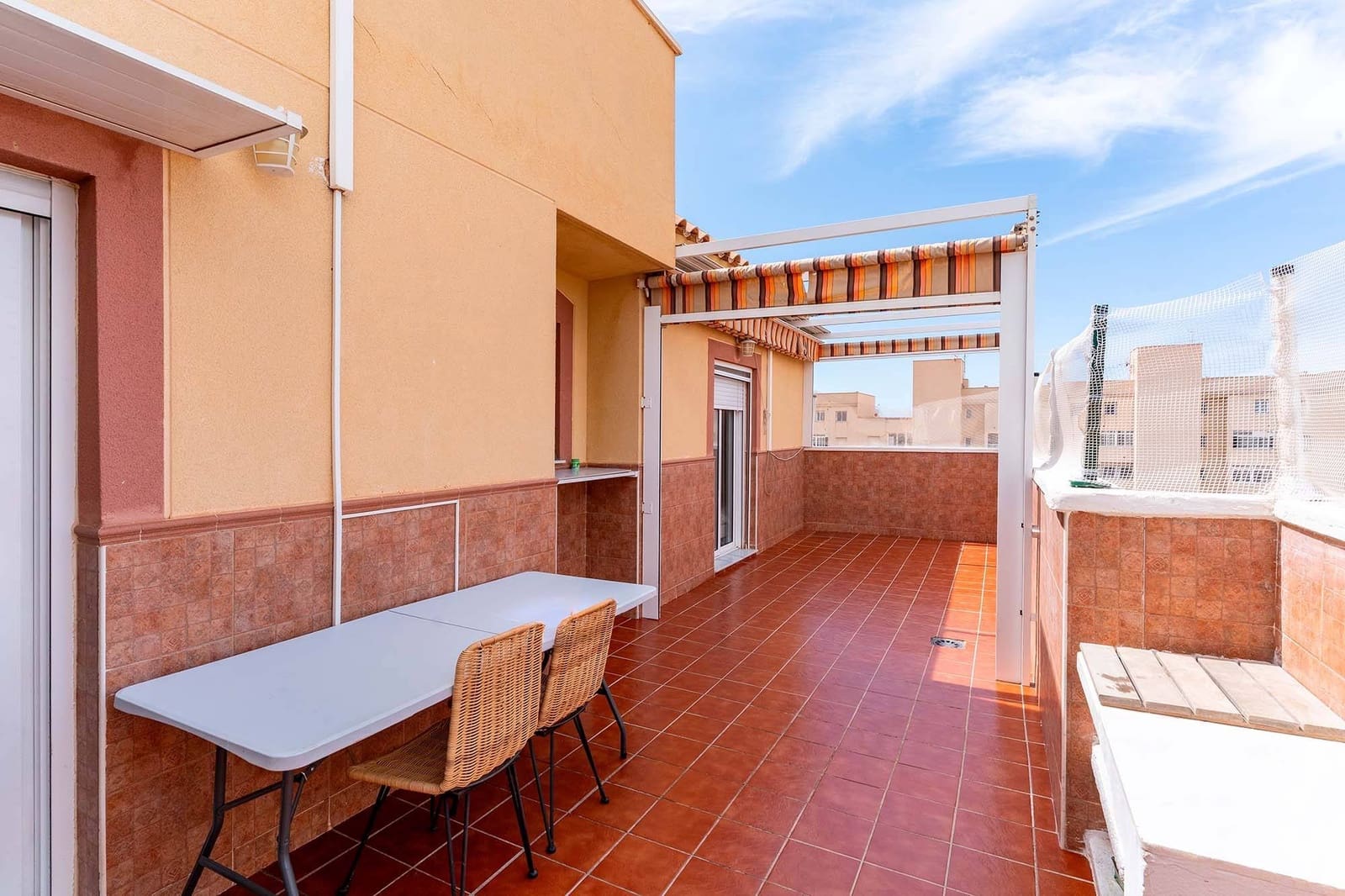 3 sovrum Takvåning till salu i Roquetas de Mar med garage - 170 000 € (Ref: 8985940)